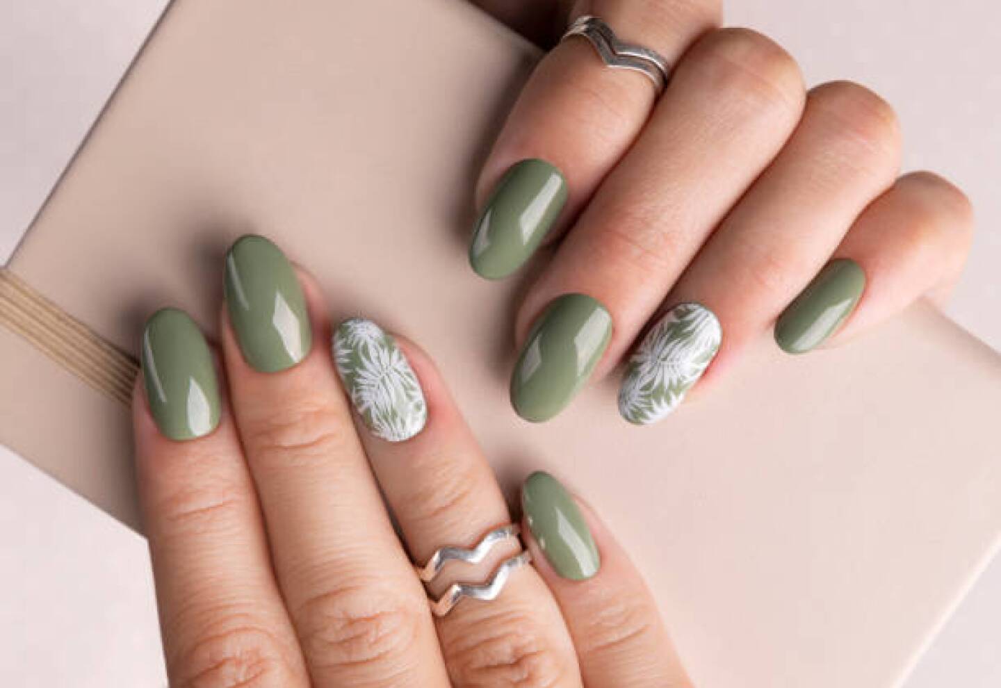 MANICURA SEMIPERMANENTE
